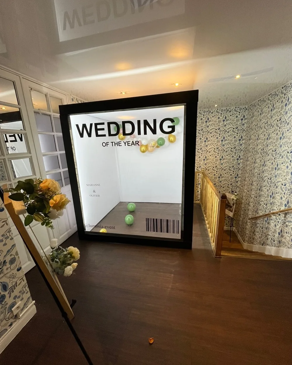 Magazine Box lumineux installé dans un lieu de réception